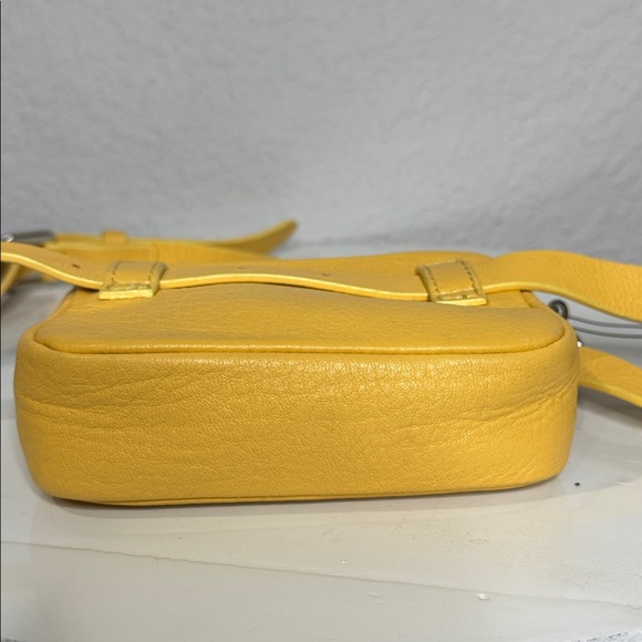 LEVI’S DIANA MUSTARD YELLOW PEBBLED LEATHER BELT CROSSBODY BAG **NWT** - Picture 7 of 10
